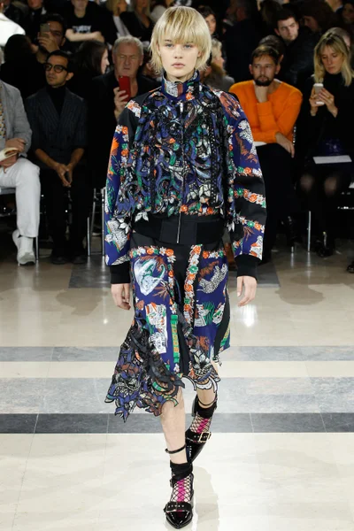 Look 3